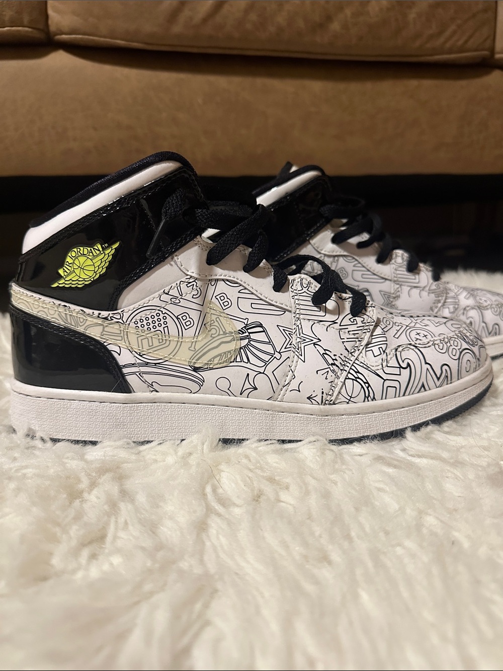 Nike AirJordan  Mid1 Graffiti